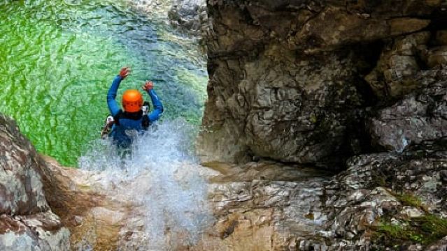 Bovec: Avventura di Canyoning di 4 Ore
