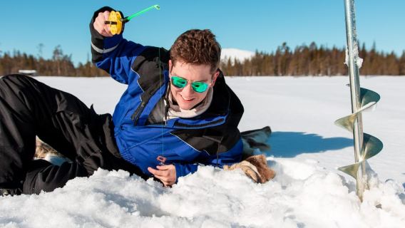 Ylläs: Pengembaraan Kereta Salji dengan Memancing Ais