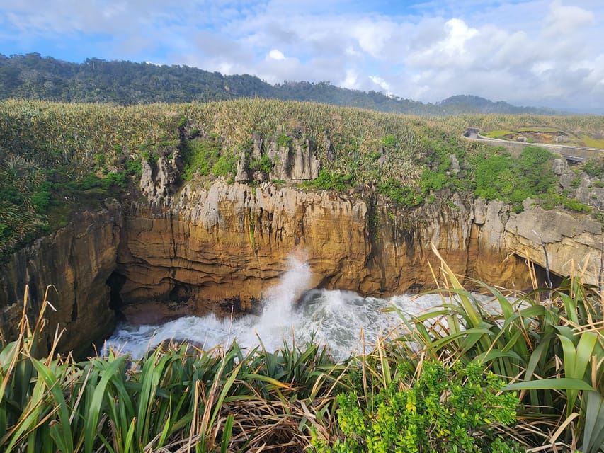 From Greymouth: Punakaiki Blowholes & Pancake Rocks Tour