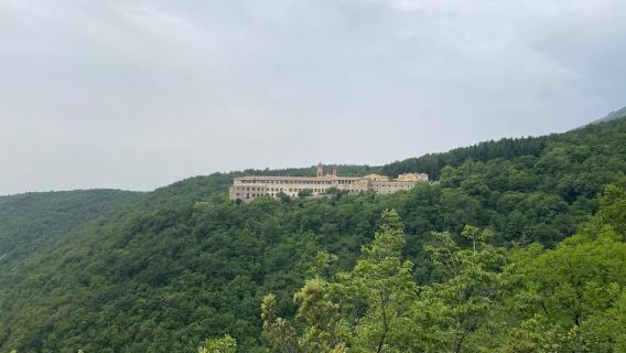 콜레파르도: 트리술티 차터하우스 및 에르미타주 가이드 하이킹