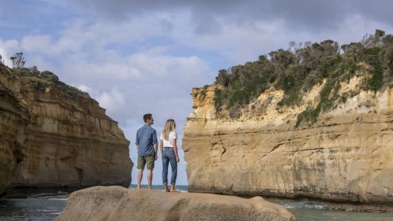 Great Ocean Road Twelve Apostles reverse tour [small group of 24/round-trip from city with lunch included]