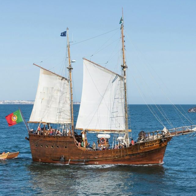 Benagil: Pirate Ship Morning Caves Cruise