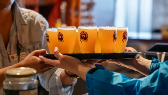 バンクーバー：伝説のガスタウンフードツアー