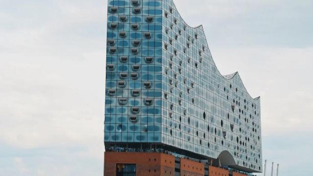 Hamburg city tour - Jungfernstieg - St. Michael's Church and other popular attractions - private charter - top pick