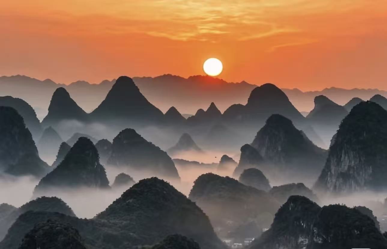 Yangshuo: Trasferimento dall'hotel con vista sul tramonto alla Collina Xiangong - punti panoramici dei Fiumi e Montagne Thousand-Li