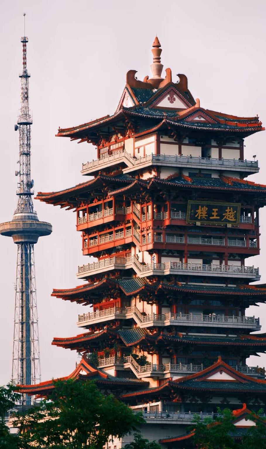 Excursión de un día a Mianyang en Sichuan: Lago Baishui, Cueva Zhonghua, Templo Shengshui y Torre Yuewang con servicio de coche privado con conductor y servicio en inglés disponible.