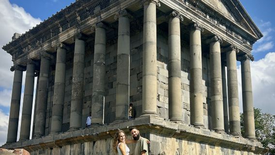 Tour privado por Garni, Monasterio de Geghard, lago Sevan y monasterios de Dilijan