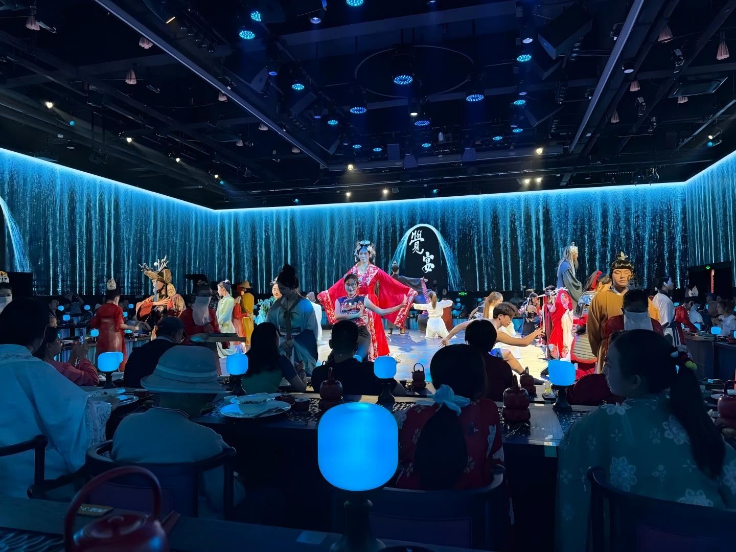 งานเลี้ยงเจี้ยเหยียนคุนหมิง: งานเลี้ยงรสชาติแห่งยูนนานที่สืบทอดมานับพันปี สัมผัสประสบการณ์อันประทับใจด้วยประสาทสัมผัสทั้งหก