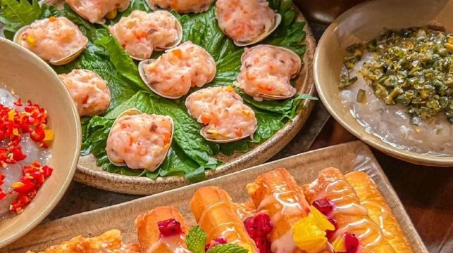 重慶市解放碑+山城步道十八梯+重慶湖廣會館+來福士洪崖洞民俗風貌區特色日遊