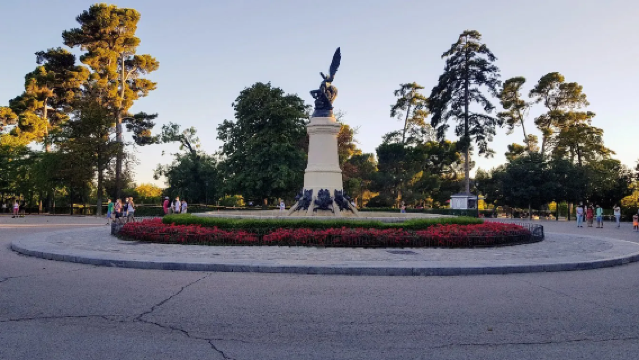 Lawatan Sehari di Madrid, Sepanyol: Taman Retiro + Muzium Tentera Laut + Istana Kristal dengan Itinerari Boleh Disesuaikan