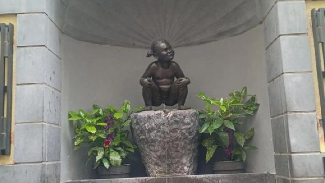 比利時布魯塞爾大廣場-原子球塔-撒尿兒童像-中文包車私享行