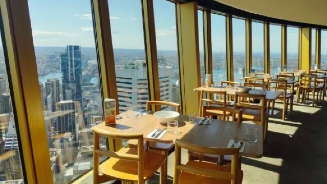 SkyFeast im Sydney Tower (ehemals Sydney Tower Buffet) Meeresfrüchte-Buffet Mittag- & Abendessen|Zufällige & ausgewählte Fensterplätze|360° Panorama