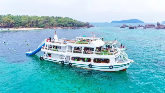 1-day tour of Phu Quoc Island with big boat cruise + 2 snorkeling sessions + fishing + water slide + lunch