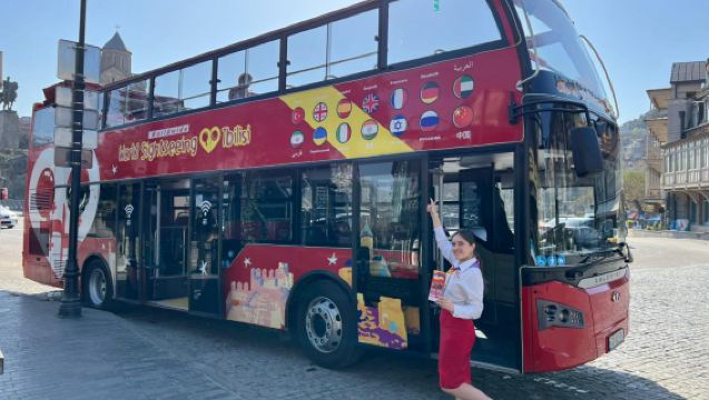 Tiflis Hop-on-Hop-off-Bus offizielle Stadtrundfahrt im Doppeldecker-Open-Top-Bus