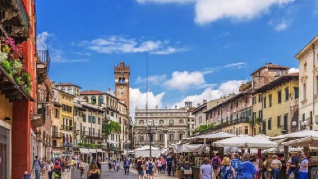 From Bergamo: 1-day tour to Verona Arena, Lake Garda, and Sirmione