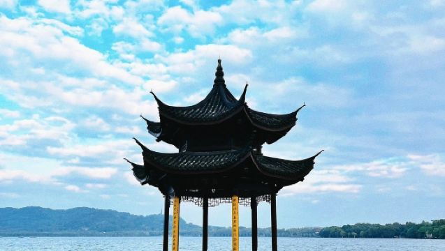 Hangzhou foreign language guides (English, French, German, Spanish) with customizable itineraries