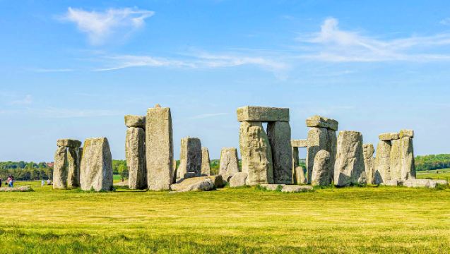 1-day tour to Windsor Castle, Bath and Stonehenge from London with Chinese guide | Round-trip | Optional meal included