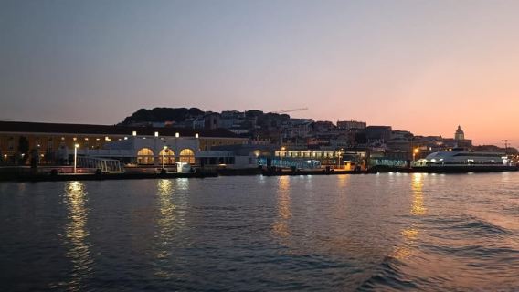 Cascais: Sunset Cruise to Lisbon with Open Bar
