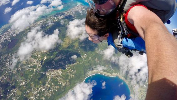 海南萬寧隆源神州半島直升機跳傘基地4000公尺超美海景跳傘+專業高畫質攝影海南萬寧直升機海上跳傘