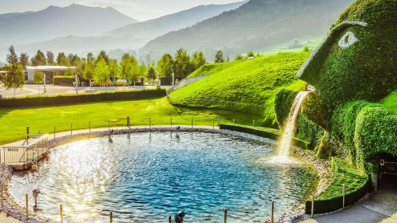 Golden Roof, Maria Theresa Street, Arc de Triomphe, and Innsbruck Palace 1-day tour