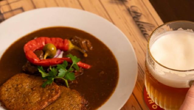 Prague: Night Food and Drinks Tour