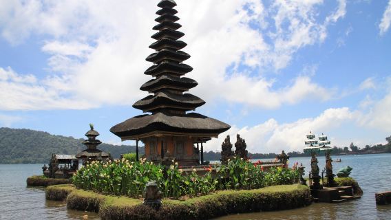 Geheimnisvoller schwimmender Tempel Ulun Danu Bratan & 360-Grad-Blick auf die Reisterrassen von Jatiluwih / Private Tour