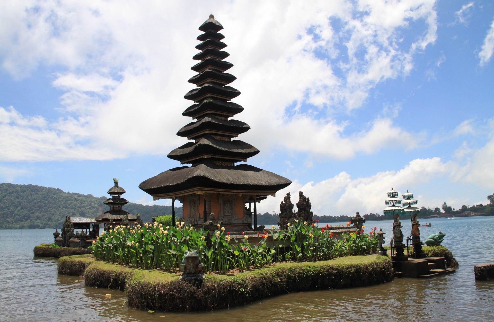 Geheimnisvoller schwimmender Tempel Ulun Danu Bratan & 360-Grad-Blick auf die Reisterrassen von Jatiluwih / Private Tour