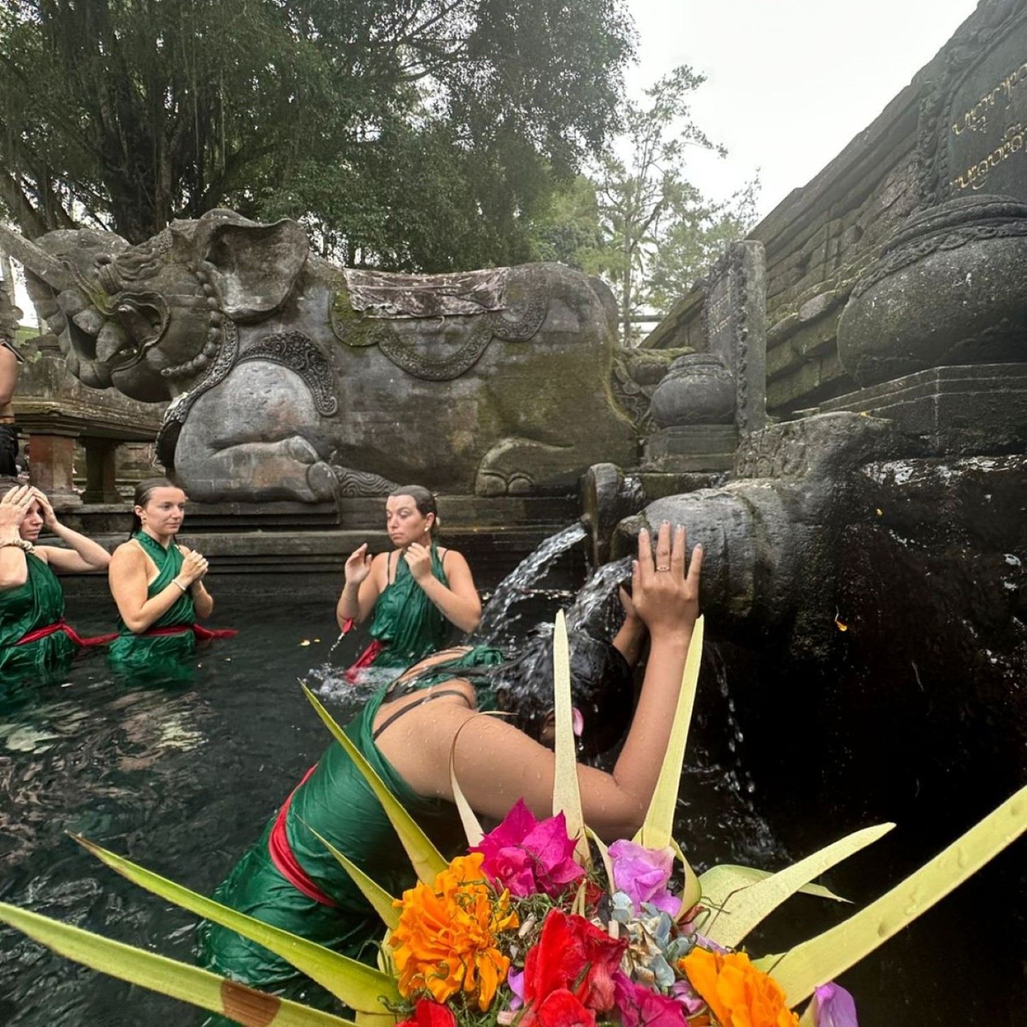 Ubud Bali One-Day Tour: Tirta Empul Temple + Happy Swing + Learn Balinese Offerings