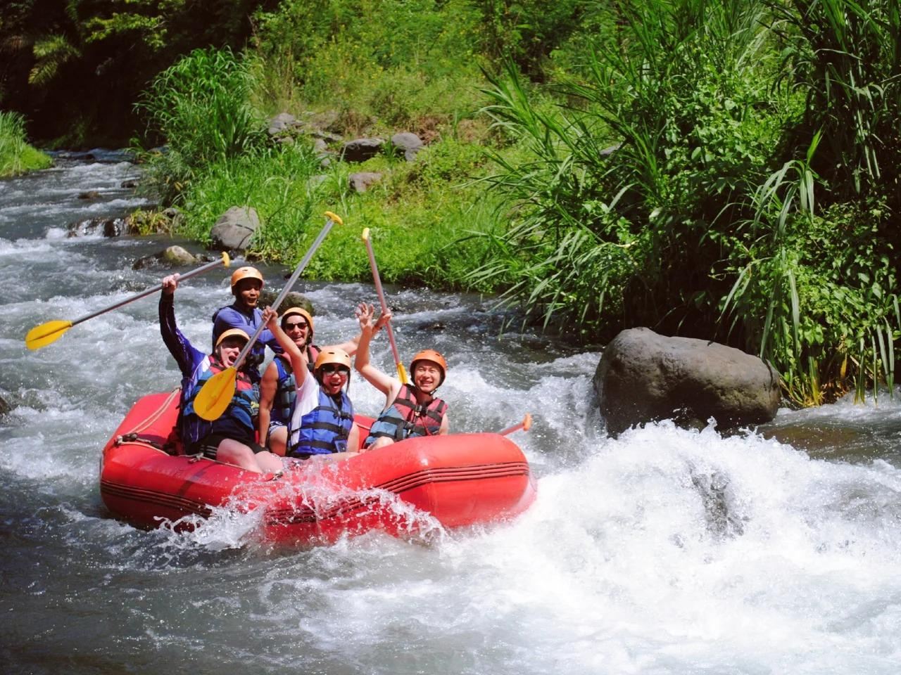 Tagesausflug zum Rafting auf dem Ayung-Fluss in Bali|2 Stunden voller Adrenalin und Action