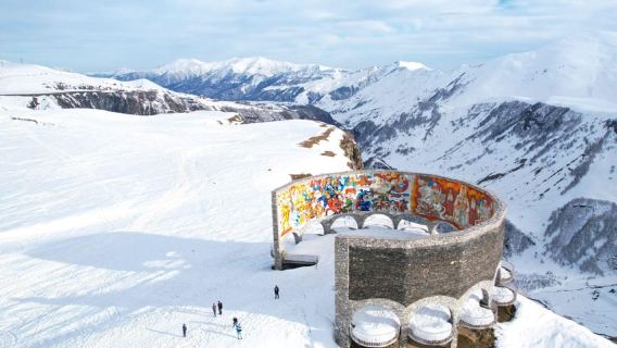 จากทบิลิซี: ทริปวันเดียวพร้อมไกด์นำเที่ยวไปยังอานานูรี กูดาอูรี และคาซเบกี