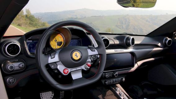 Maranello: Kurze Probefahrt mit dem Ferrari Portofino