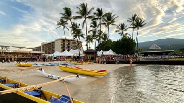 Kealakekua Bay: Outrigger Canoe Ride with Cultural Insights