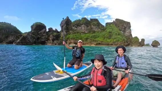 Okinawa: Kayak or SUP Tour to Hamahiga Island