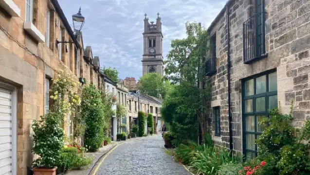 Edinburgh: Walk Dean Village, New Town & Royal Botanics