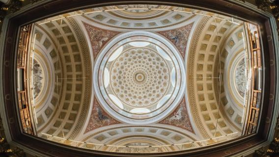 Helsinki: Tur Jalan Kaki Arsitektur dengan Pakar