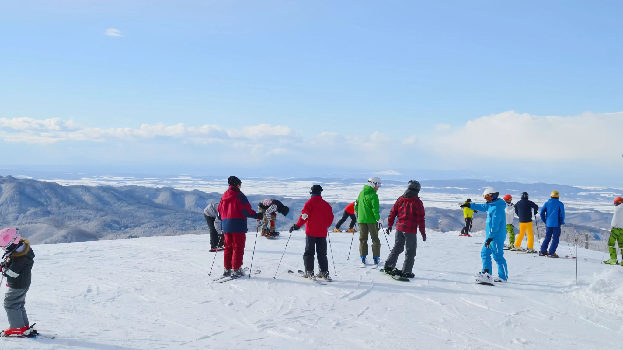 Skiing lessons with professional SAJ Chinese/English instructors at Mount Racey Ski Area in Yubari, Japan - beginner-friendly 4.5-hour course