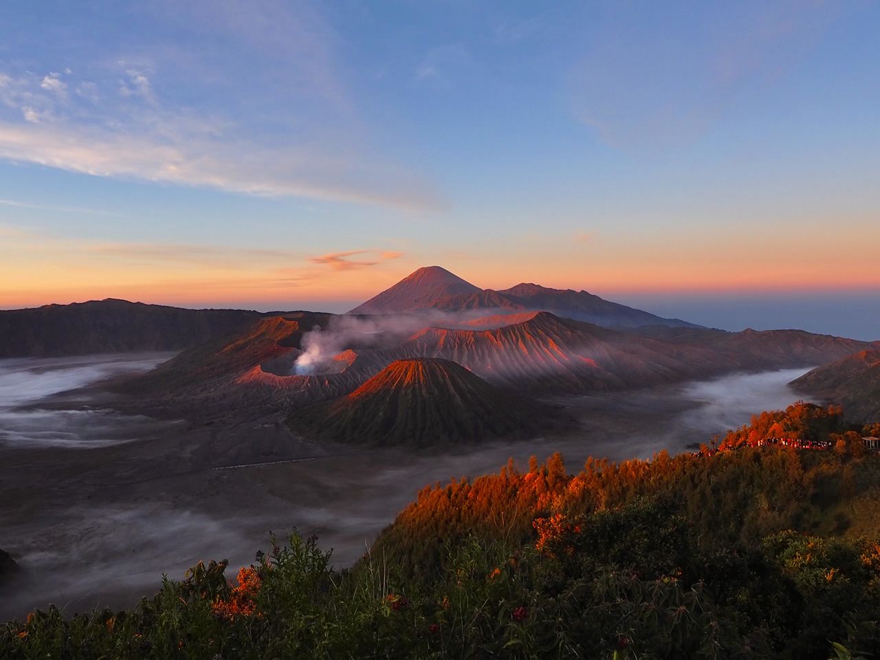 Tagesausflug zum Bromo mit Fotoshooting [Hin- und Rückfahrt mit Minibus ab Surabaya + Fotograf + Jeep + Ticket]