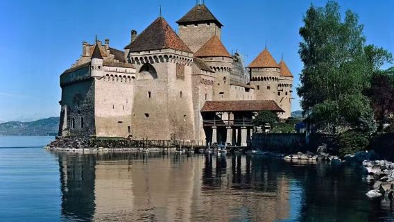 瑞士日內瓦西庸城堡+洛桑老城＋聖母大教堂+拉沃葡萄梯田