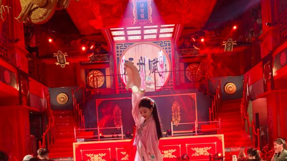 A Feast for the Enthusiasts of Yingzhou: Fuyang Grand Banquet|Immerse yourself in a panoramic ancient-style dining experience featuring Song Dynasty-inspired hot pot aesthetics|Featured song and dance performance show