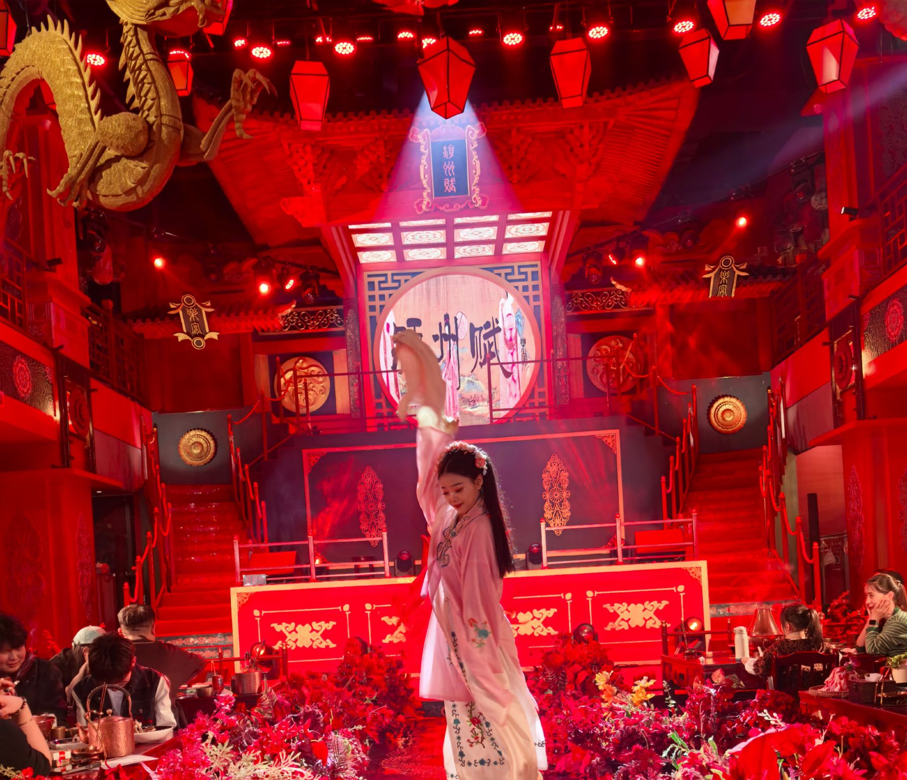 A Feast for the Enthusiasts of Yingzhou: Fuyang Grand Banquet|Immerse yourself in a panoramic ancient-style dining experience featuring Song Dynasty-inspired hot pot aesthetics|Featured song and dance performance show