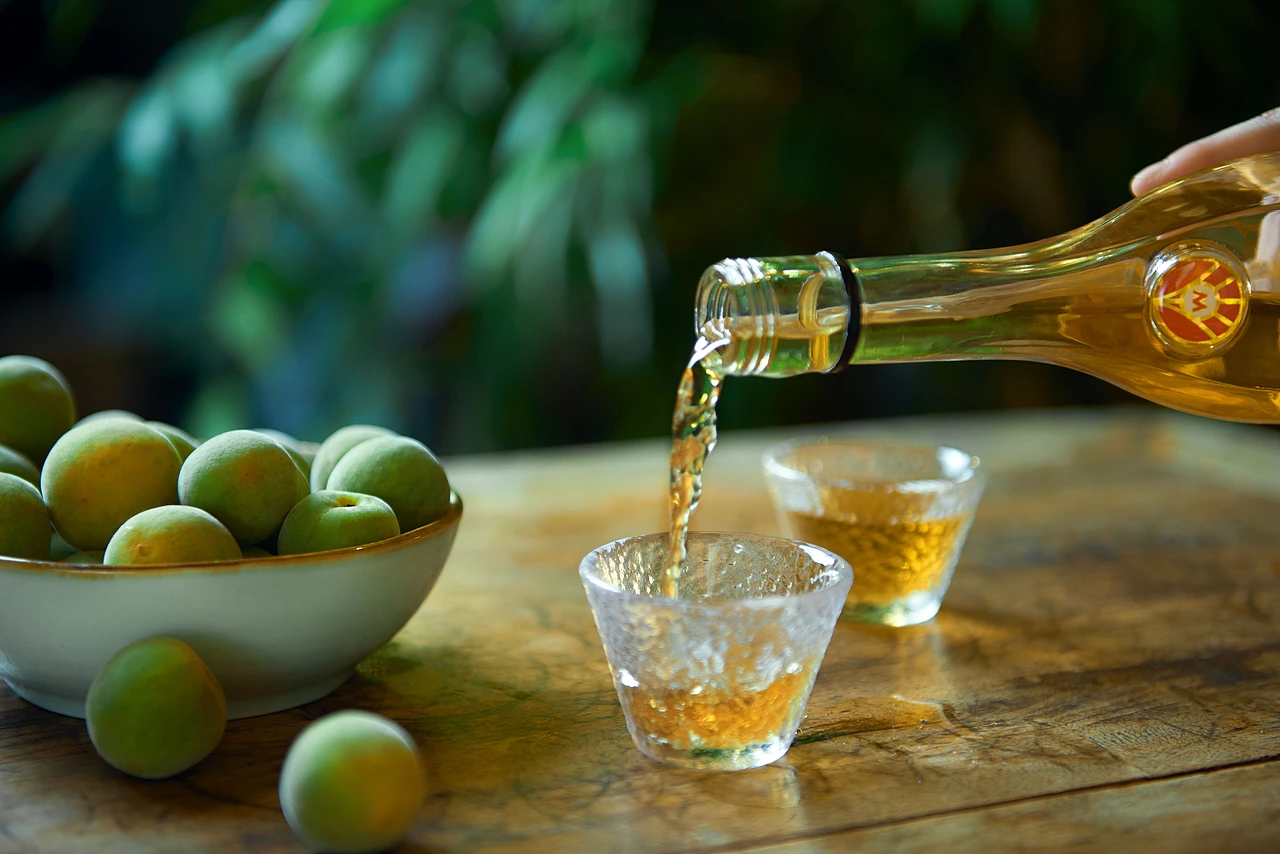 Chengdu Evening Food Tour: Tuk-tuks weave through the alleys, accompanied by a professional English-speaking guide, and an encounter with an authentic Sichuan feast.