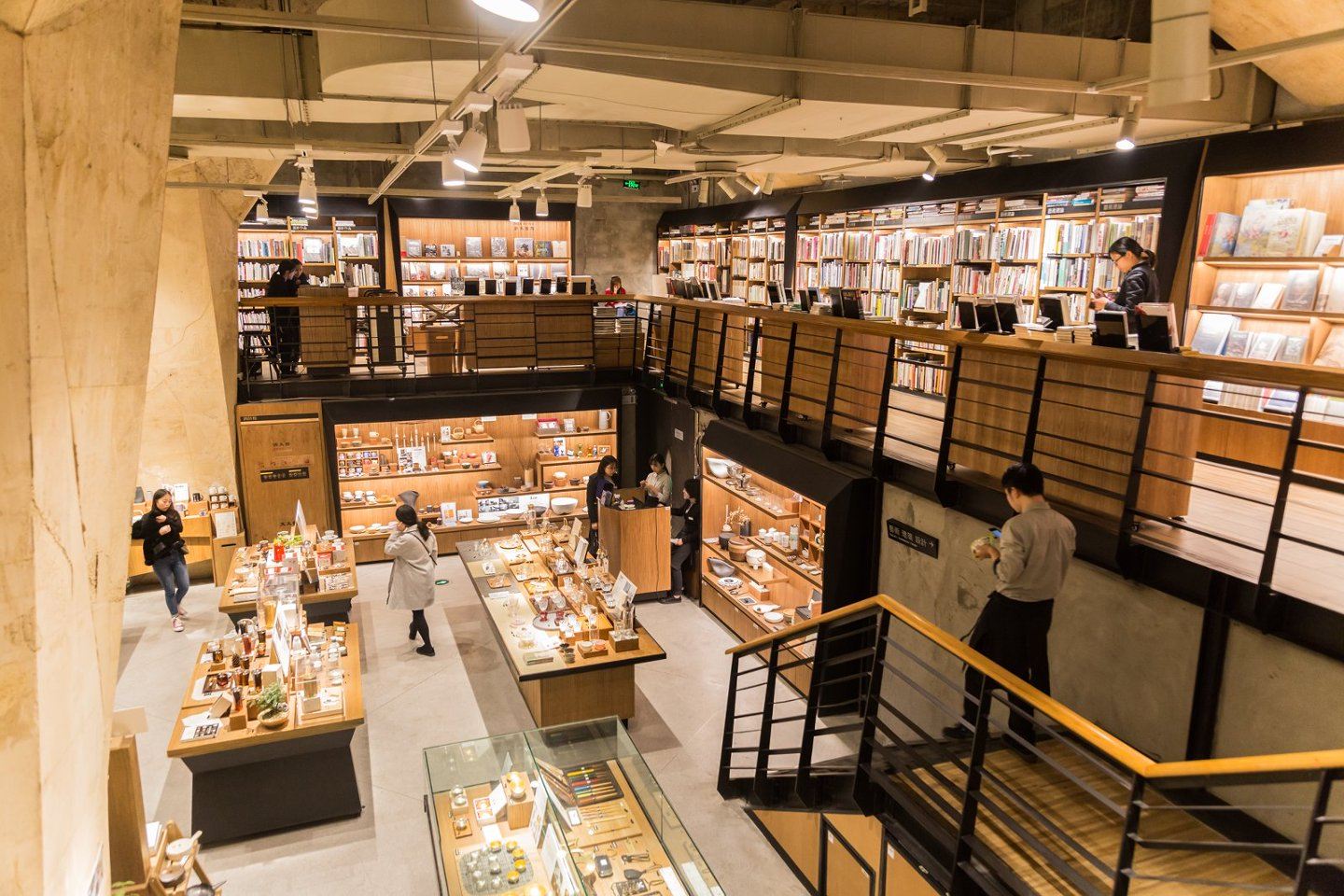 Chengdu Departure: Sanxingdui Museum + Taikoo Li's Popular Fangsuo Bookstore + Eastern Suburb Memory [10H Private Charter]