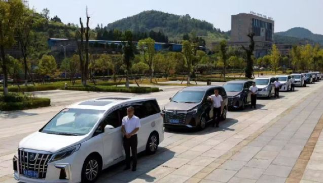 【8人小車團】黃果樹瀑布一日遊+9點睡飽出發+獨立私人導覽