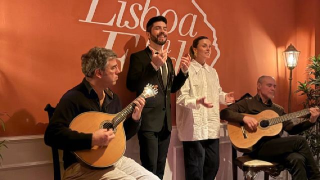 リスボン:リスボア・エム・ファドでのポートワイン付きライブ・ファド・ショー