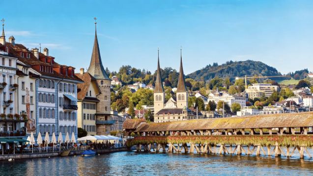 Lawatan Sehari Sewaan Peribadi Zurich - Tasik Lucerne - Jambatan Chapel - Istana Chillon Montreux