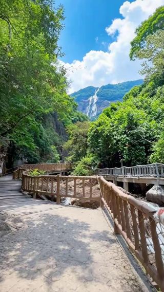 1-day tour to Baijiang Lake + Zengcheng District Zhengguo Town Zhengguo Old Street Scenic Area + Baishuizhai with bilingual service
