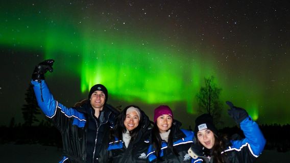 Finland Rovaniemi nordlysjagt tur for lille gruppe på 8 personer inklusive transport og fotografering