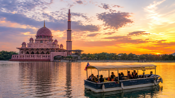 From Kuala Lumpur: Putrajaya Sunset Cruise & KL Night Tour