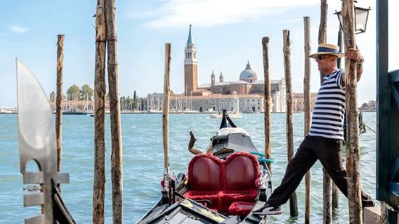 Giro privato in gondola a Venezia: esplora canali e attrazioni nascoste