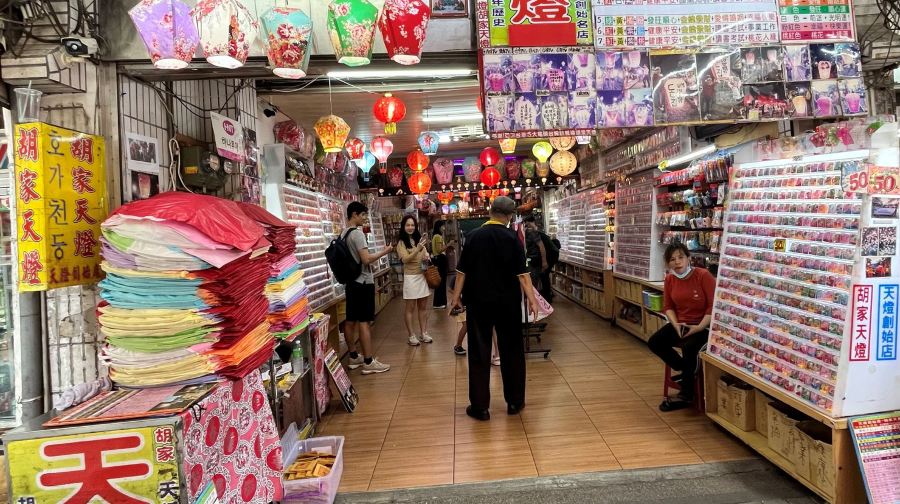 新北｜平溪十分老街放天燈祈福體驗｜胡家天燈
